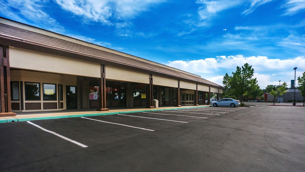 Cobblestone Shopping Center: 10 - 190 Hartnell Ave, Redding, CA 96002